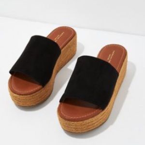 NWT American Eagle Outfitters size 6 “Flatform” sandal